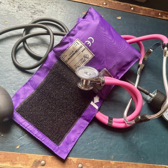 Prestige Medical S82-OB-PUR Premium Large Adult Aneroid Sphygmomanometer + - Picture 2 of 5